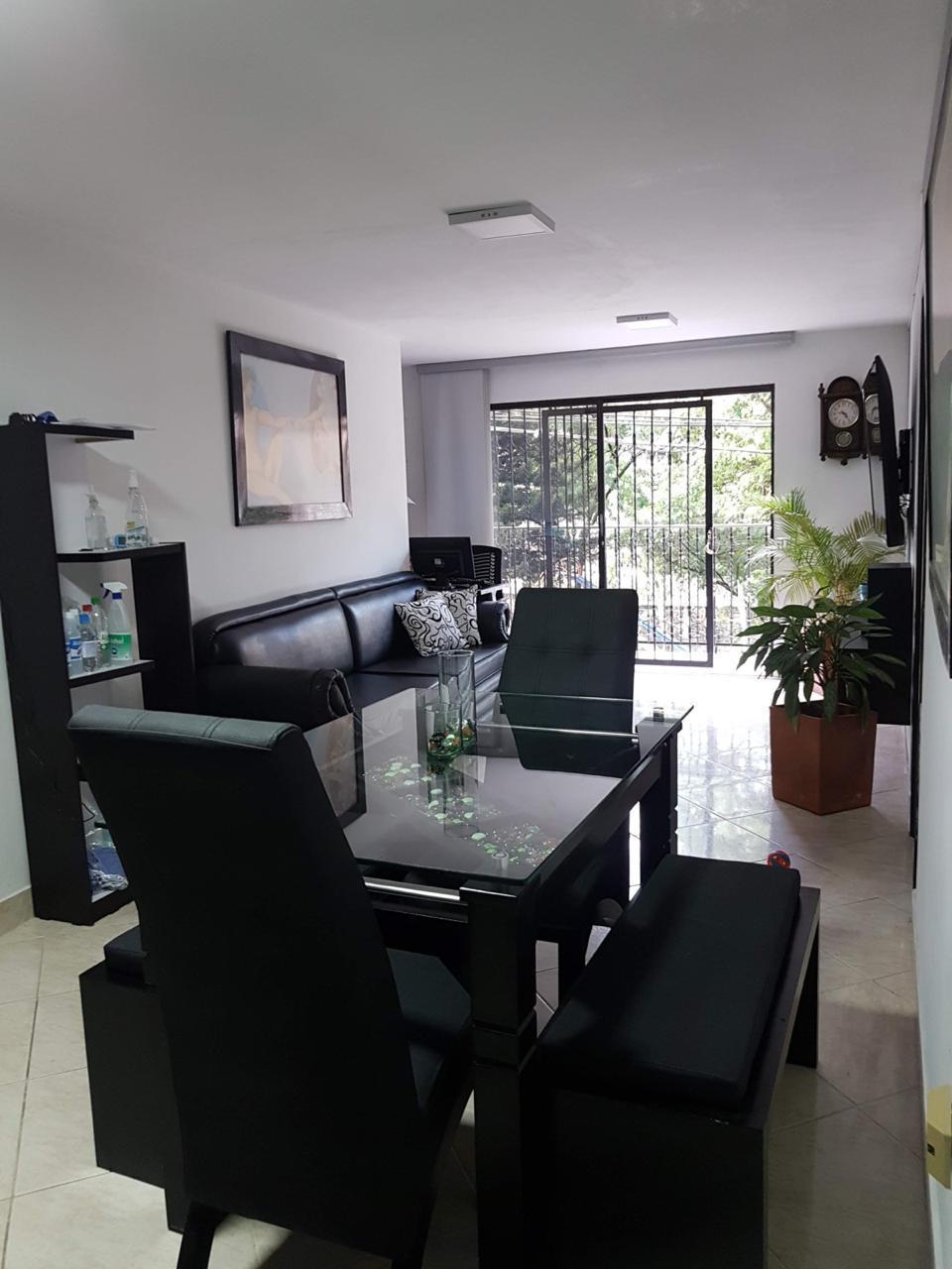 SE VENDE CASA 110 m² SEGUNDO PISO CON SOLAR EEP-1071 – BARRIO SALVADOR
